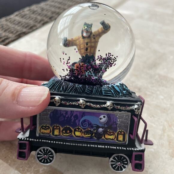 Disney Nightmare Before Christmas glitter globe - Picture 2 of 7